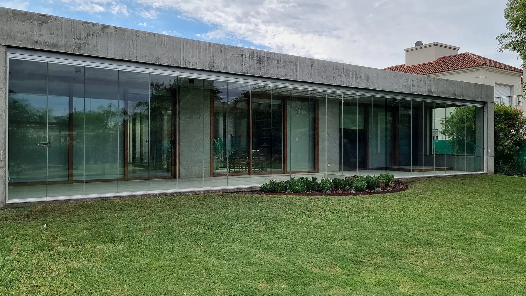 Espacio antes de la instalación del cerramiento